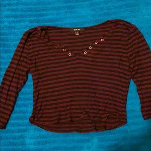 Cropped 3/4 sleeve top red and black stripped